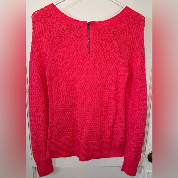 American Eagle Hot Pink Sweater Size Medium - Picture 2 of 3